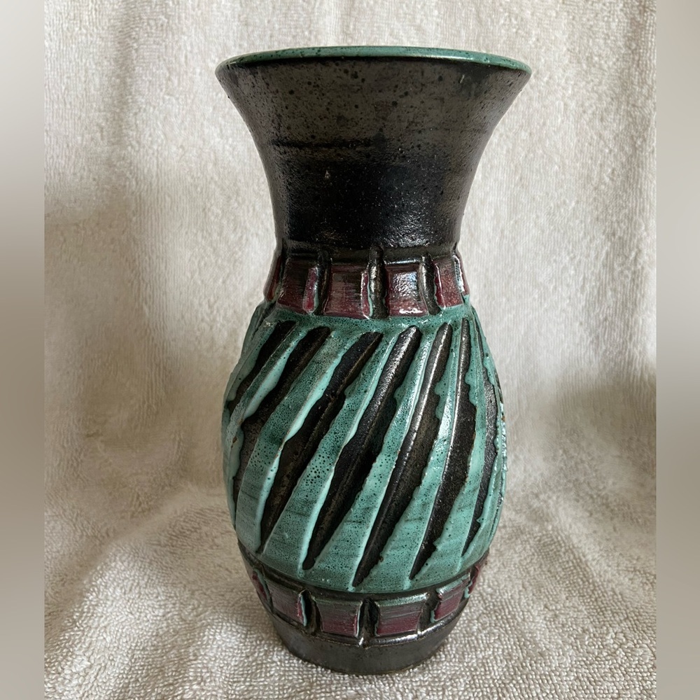 🩷 Vtg ITALIAN Hand Made POTTERY VASE Carved Designs in TEAL/BURGUNDY/Metallic Bl